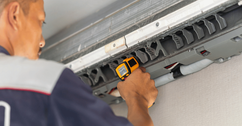 Máy lạnh Daikin báo lỗi Ur