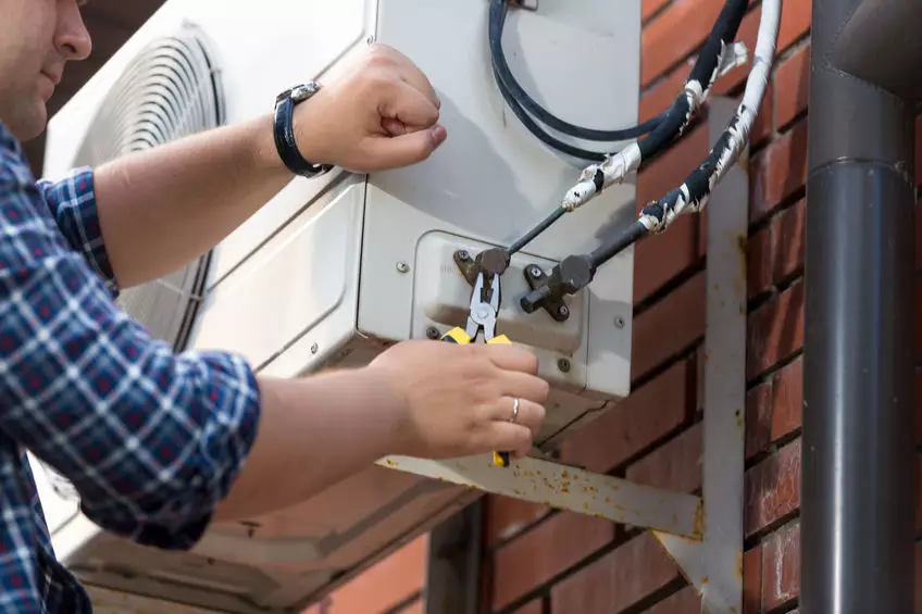 Liên hệ sửa chữa máy lạnh Daikin